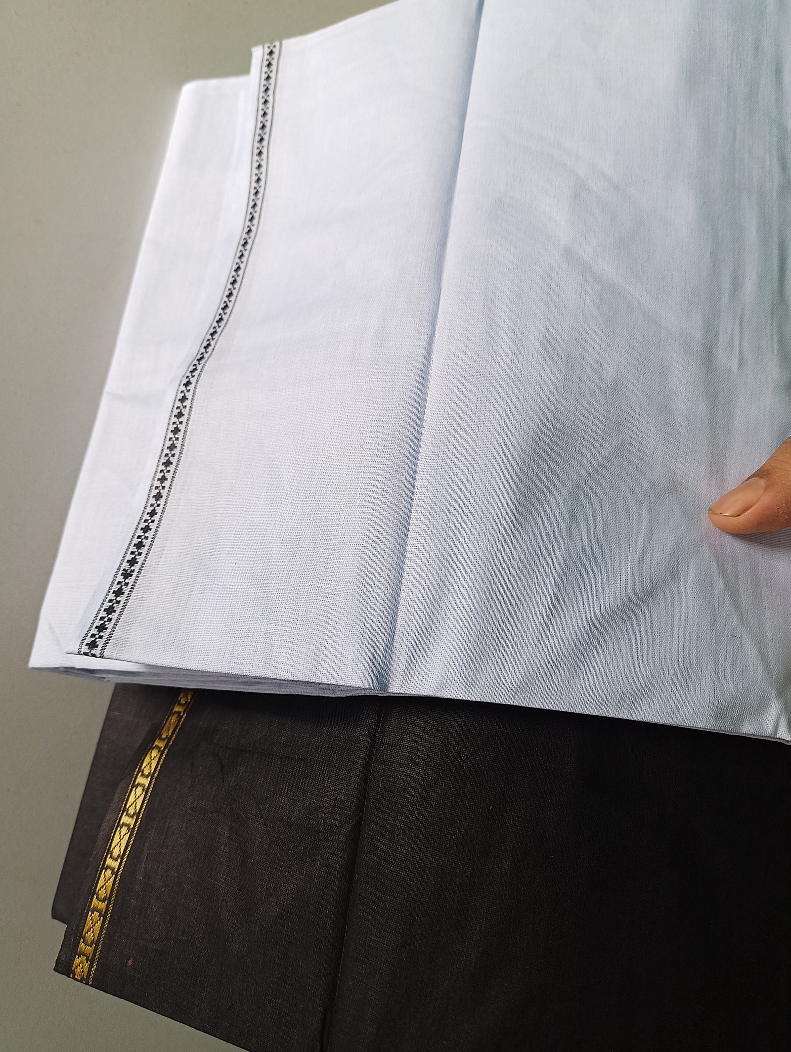 ২ টি লুঙ্গি