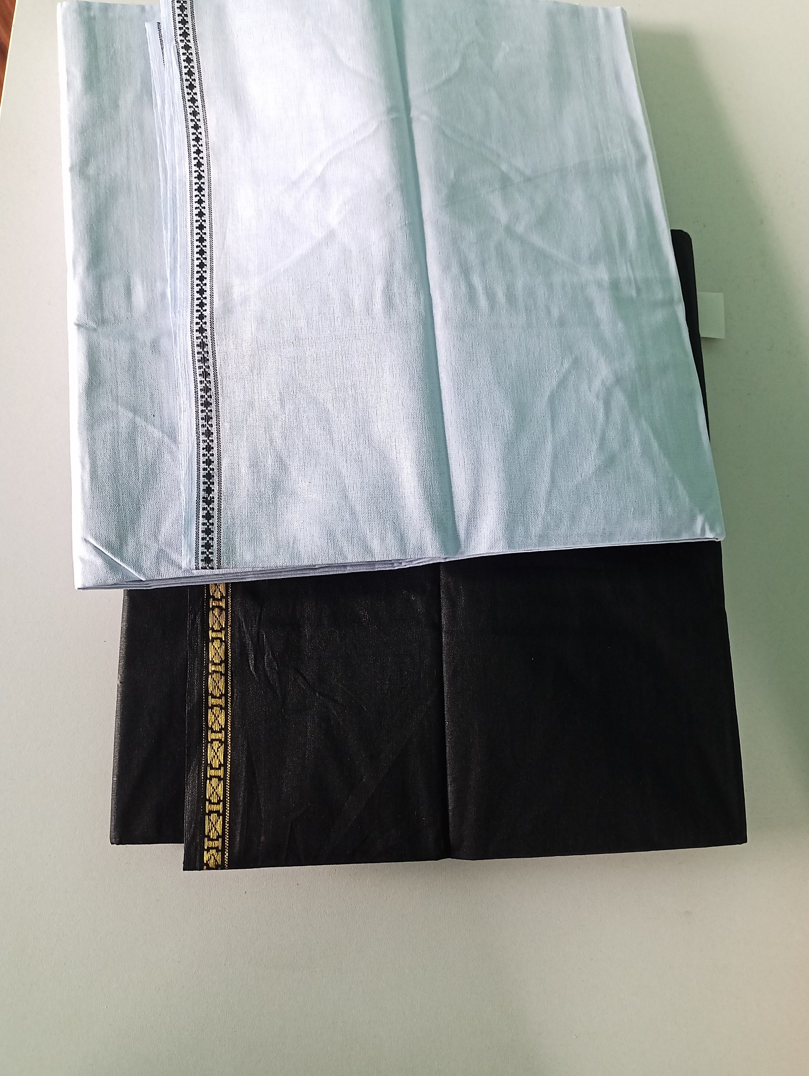 ২ টি লুঙ্গি